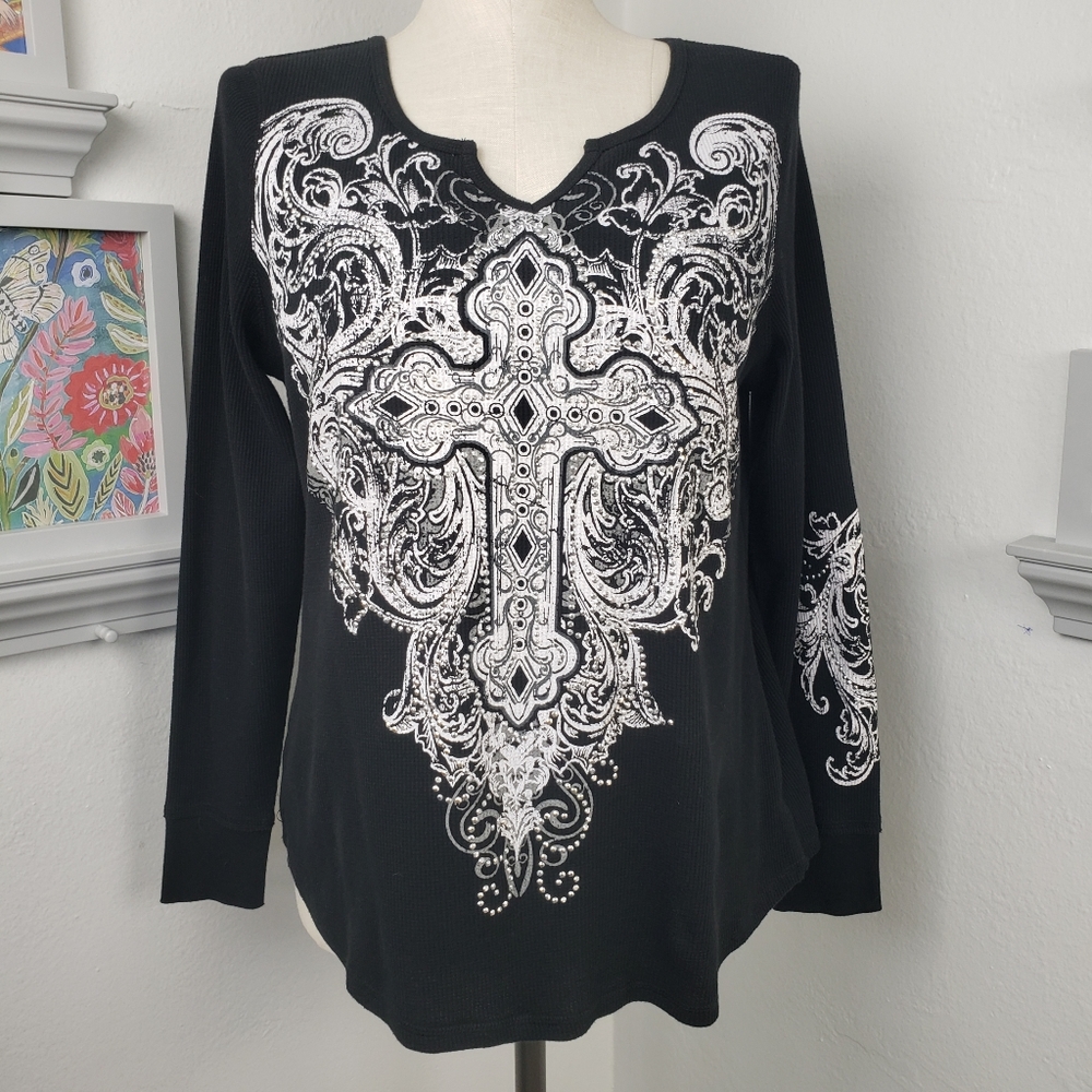 Est. 1946 Black White & Silver Cross with Studs Graphics Waffle Pullover sz L
